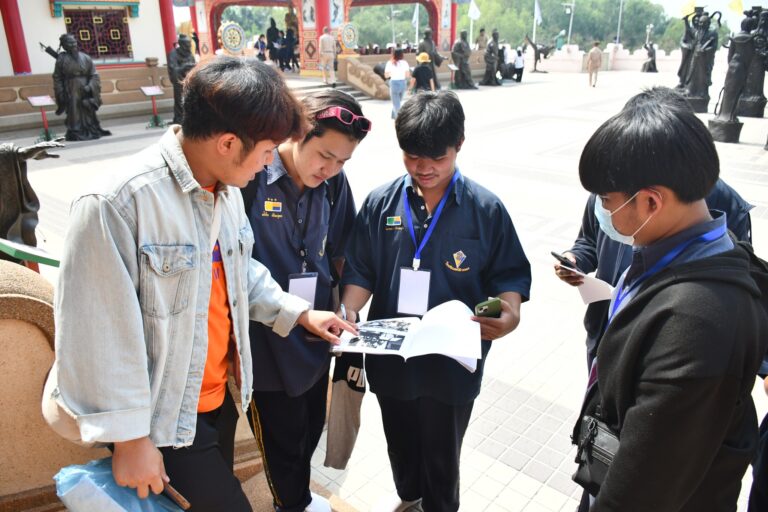 รับจัดค่ายให้กับนักเรียน แนะแนววิชาชีพ English Camp, Seek Activity Zero to Hero