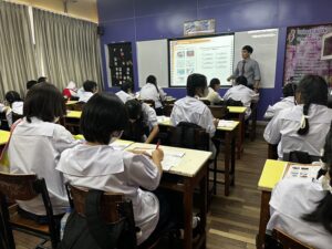 รับจัดหาครูต่างชาติ