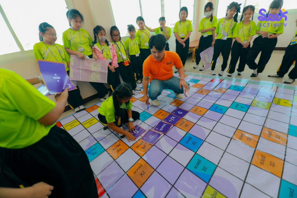 นักเรียนทำกิจกรรม Math Crossword ในค่ายคณิตศาสตร์และค่ายวิทยาศาสตร์