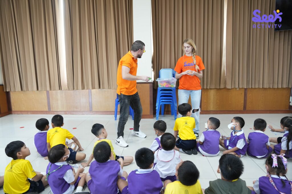 นักเรียนร่วมทำกิจกรรมในค่ายภาษาอังกฤษ English camp