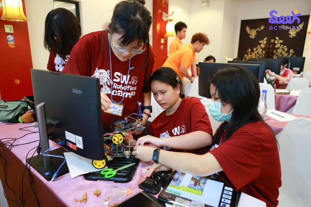 นักเรียนร่วมกิจกรรมค่ายหุ่นยนต์ robotics camp