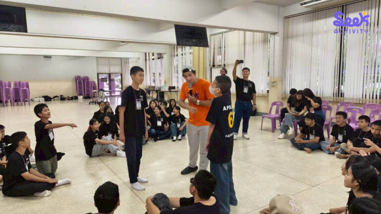 นักเรียนเข้าร่วมกิจกรรม English Camp เรียนรู้ภาษาอังกฤษผ่านเกม กิจกรรมกลุ่ม และการสื่อสารอย่างสนุกสนาน ภายในกิจกรรมภาษาอังกฤษ