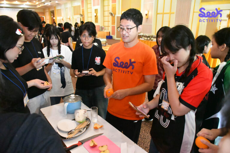 นักเรียนร่วมกิจกรรมเรียนรู้ภาษาจีนแบบลงมือทำใน Chinese Camp โดยทีมงาน Seek Activity